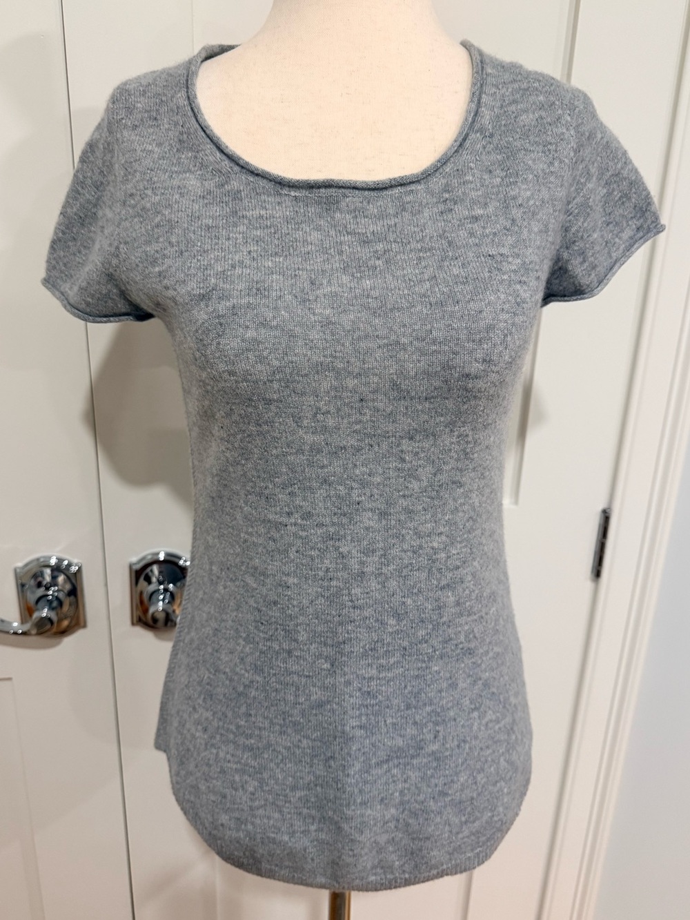 Tahari Cashmere Heather Gray Short Sleeve Scoop Neck Sweater